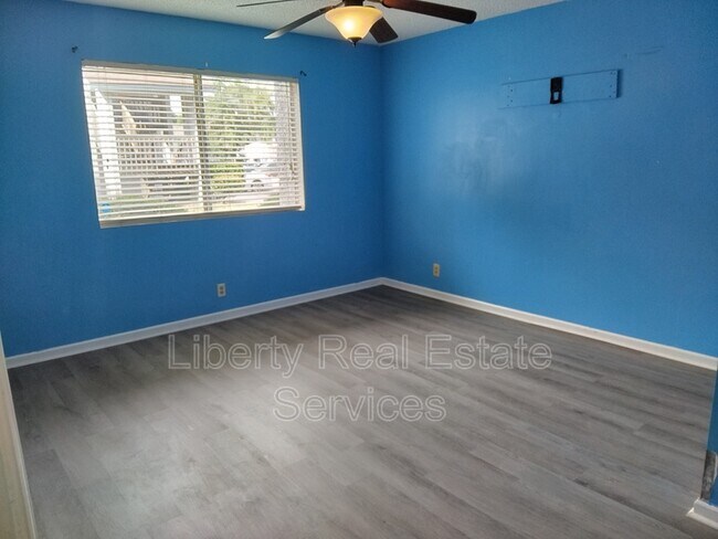 Photo - 910 Brett Dr Unit Apt 81