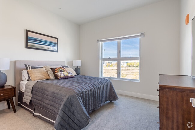 1BR, 1BA - One Newport