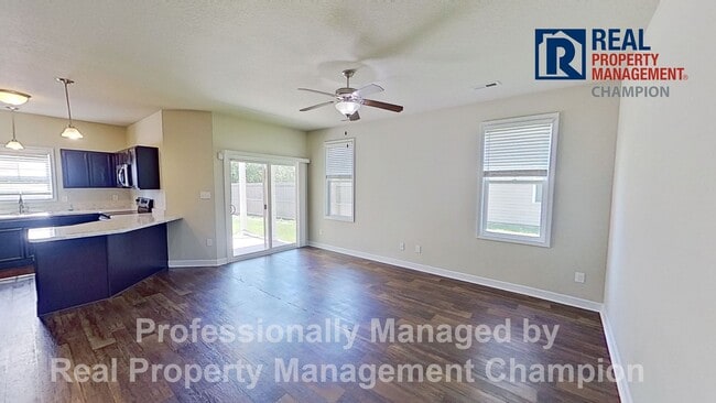 Photo - Beautiful Townhome with Open Floorplan and...