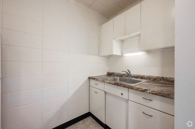 1BR, 1BA - 750SF - Kitchen