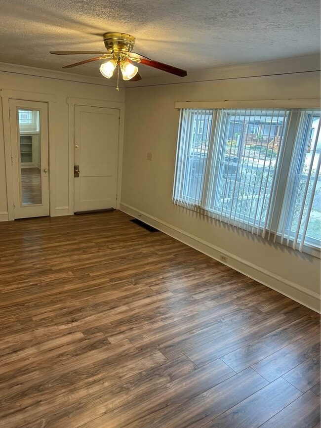 Photo - 1463 Riverside Dr Unit #1