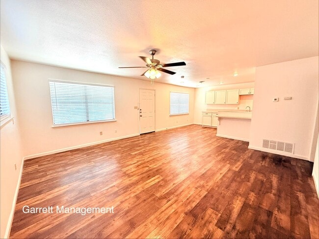 Photo - Spacious 2 Bed 1 Bath Duplex For Rent