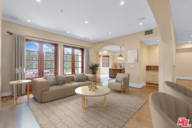 Photo - 1101 S Gretna Green Way