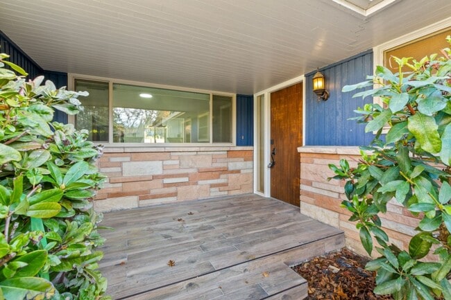 Photo - 4Bd/1.75Ba Seattle House