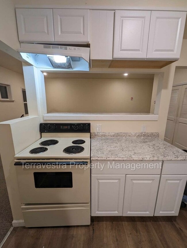 Building Photo - 6 S Main St Unit B