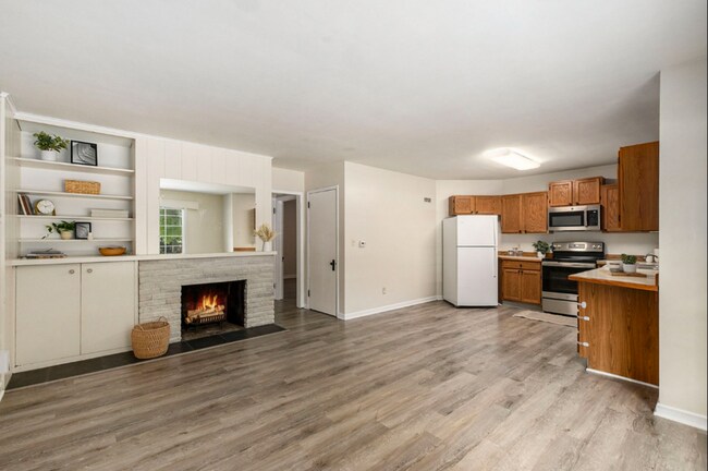 Photo - 191 E Division St NE