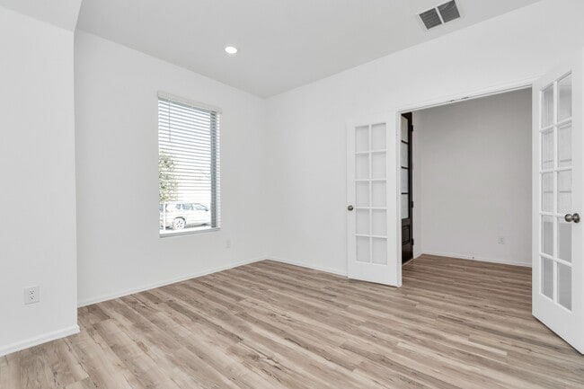 Photo - 2932 Cordova Hl Dr