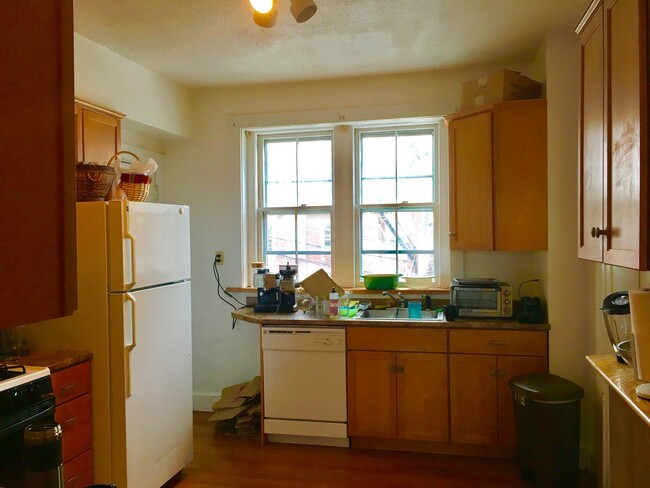 Building Photo - 1677 Beacon St Unit 2 Rental