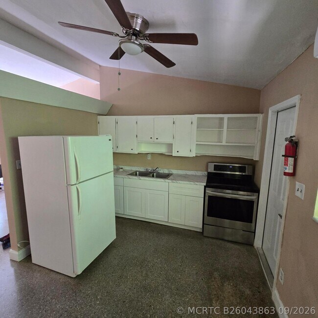 Photo - 830 SW 14th St Unit 2