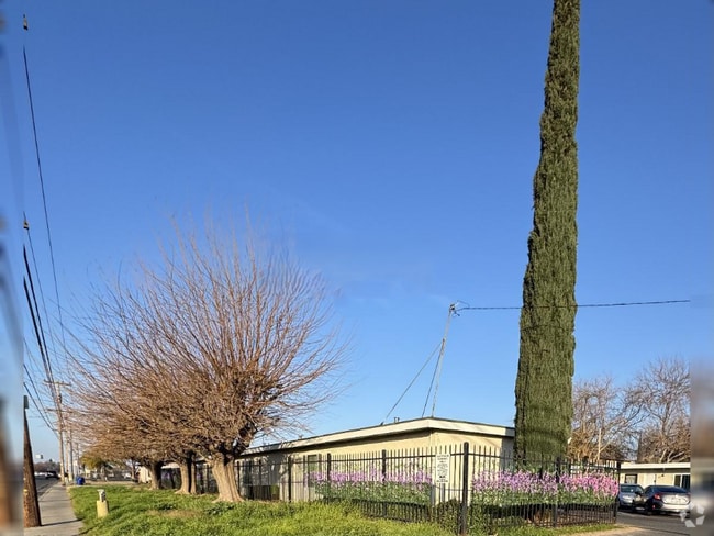 Building Photo - Charming Studio Apartment in Atwater – Con...