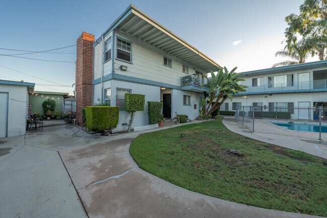 7001-7011 Orange Ave
