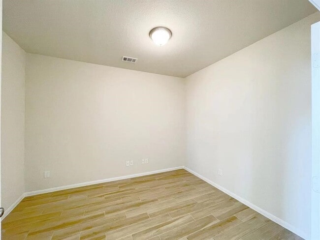 Photo - 4403 Silvergrass Ln