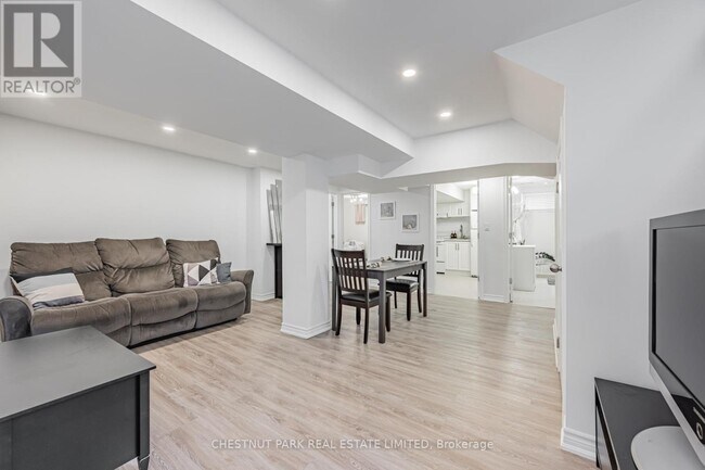 Photo - 3 Sanctbury Pl