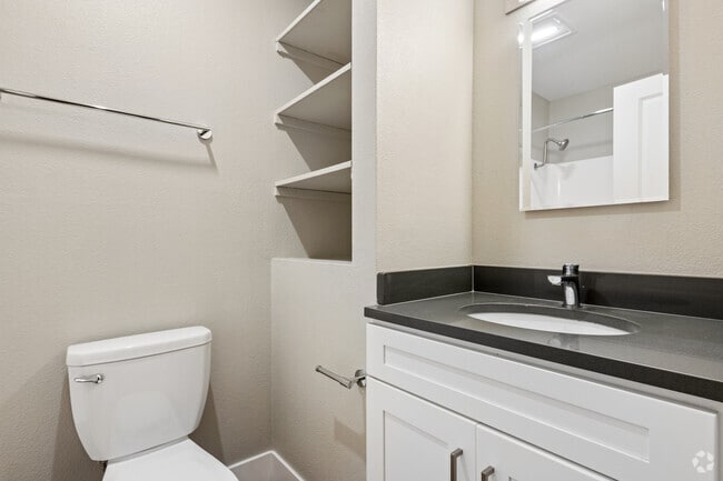 1BR, 1BA - 480SF - Bathroom