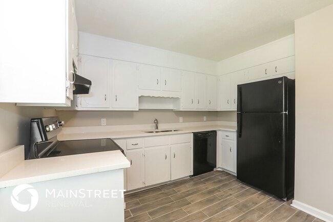 Photo - 2974 Landmark Dr SE