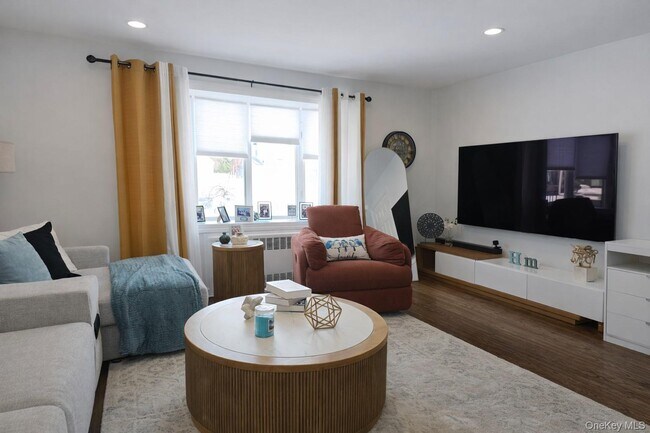 Photo - 181 Barrymore Blvd