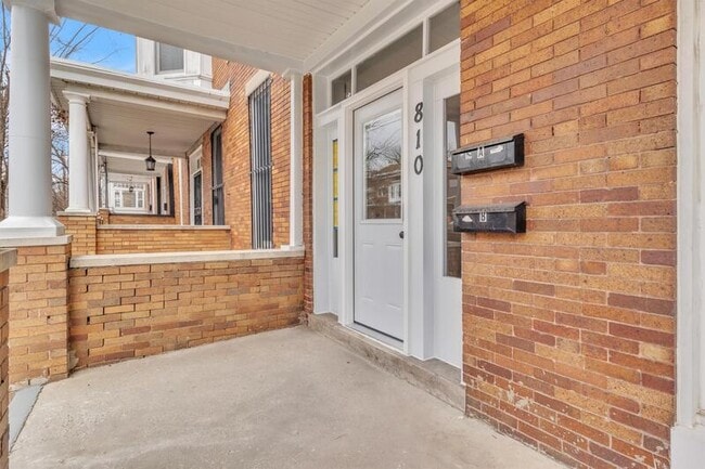 Photo - 810 Brooks Ln