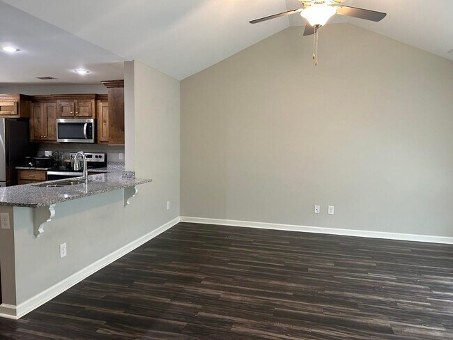 Photo - 610 Constitution Dr