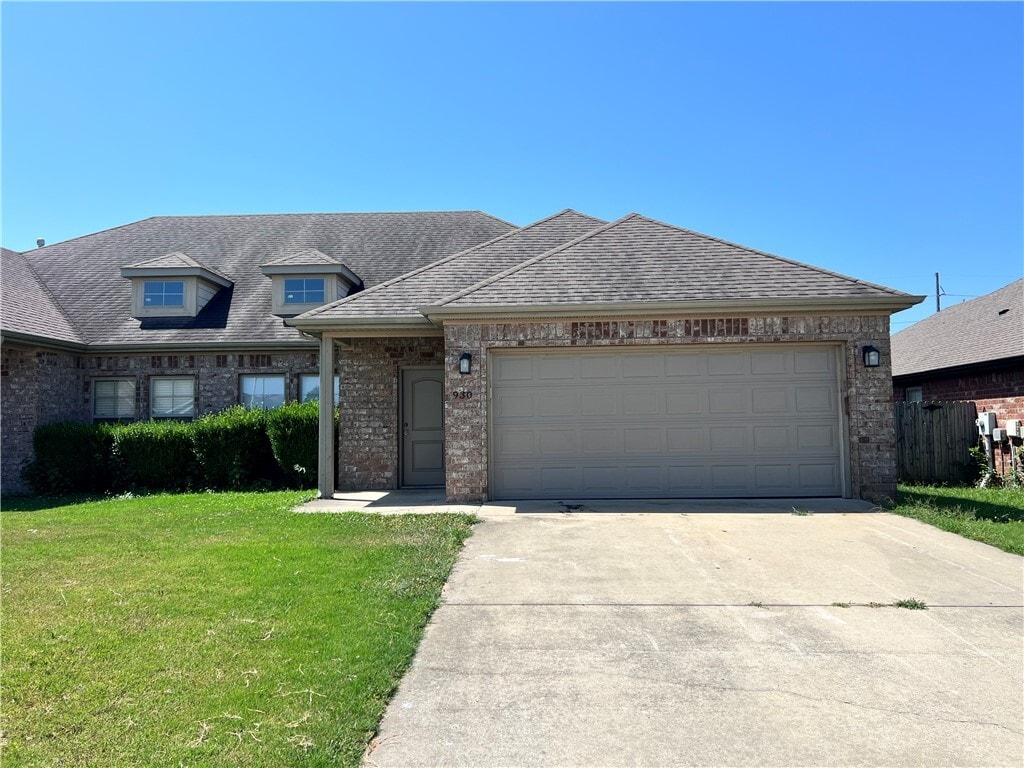 Photo - 930 Kensington Dr
