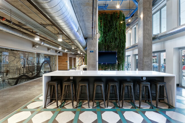 4917112 - Yugo Cincinnati Deacon