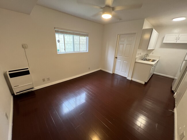 Building Photo - 2569 S Sepulveda Blvd Unit 2569