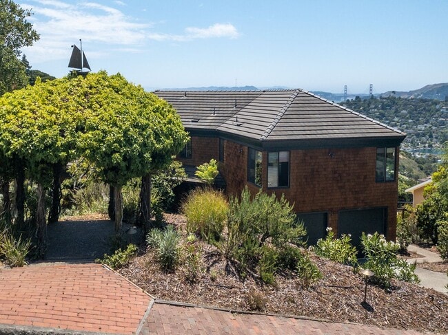 Building Photo - 4BR/2.5BA 3,274sqft! STUNNING GG VIEWS!!! Yard! Spa! 4 Car Parking! Pet! PROGRESSIVE