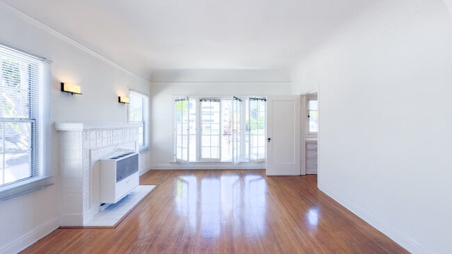 Building Photo - 649 N Irving Blvd Unit 1/2 Rental