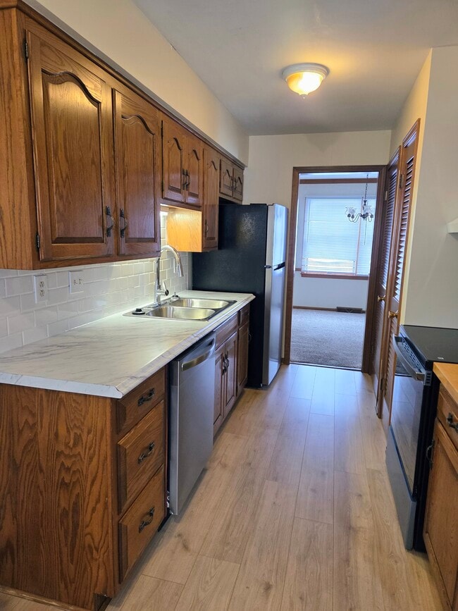 Photo - 495 Shadydale Dr