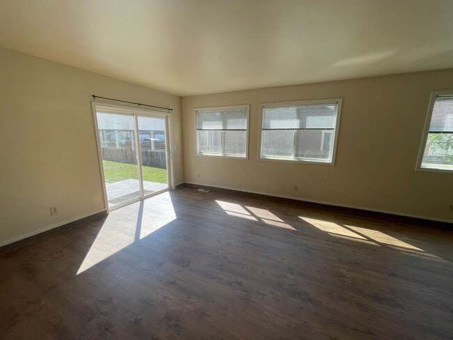 Photo - 1300 N Brooklane St Unidad 2
