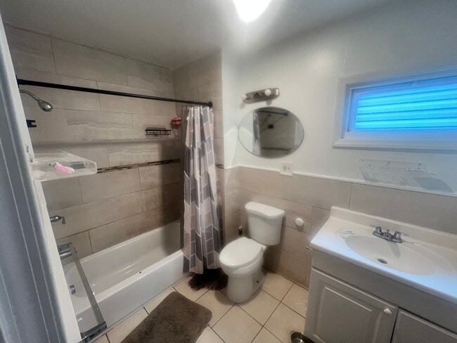 Bathroom - 162 Hickory St Unidad 3rd floor apartment