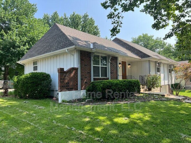 Photo - 714 NE Cedar St