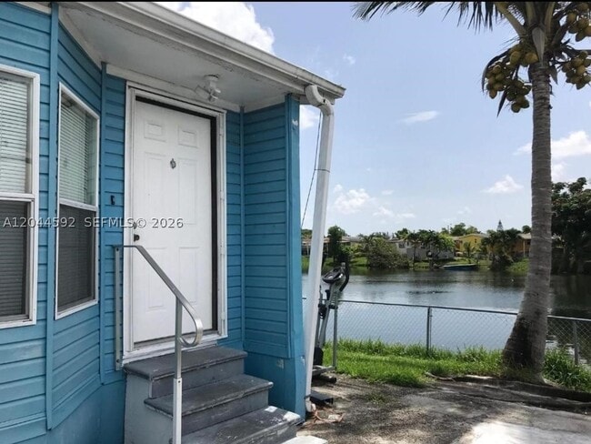 Building Photo - 1233 SW 130th Ave Unit 1233