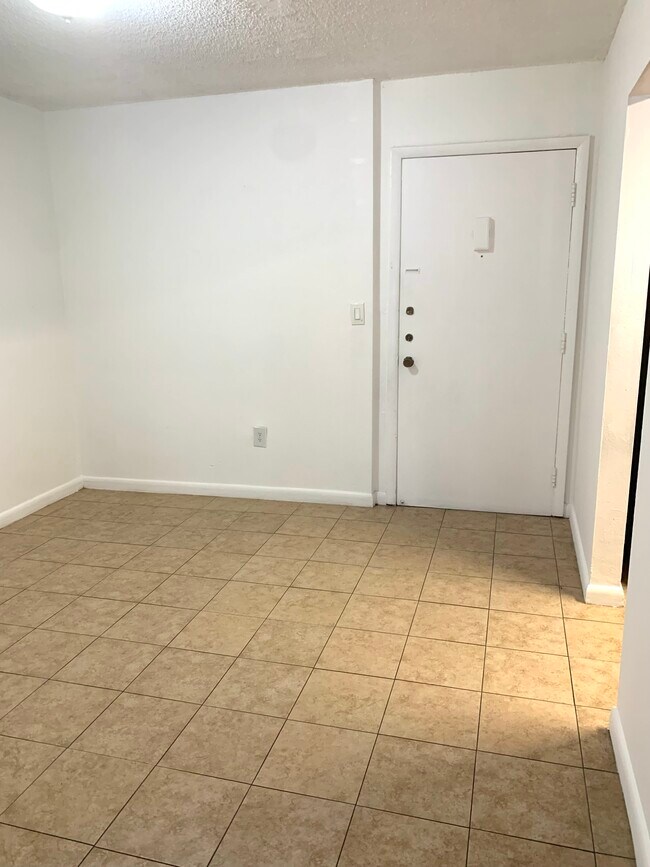 Photo - 6130 W 19th Ave Unidad 207