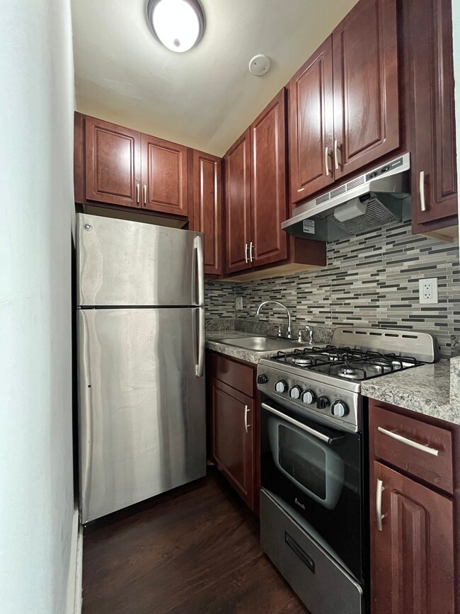 Photo - 3727 N Pine Grove Ave Unit 306
