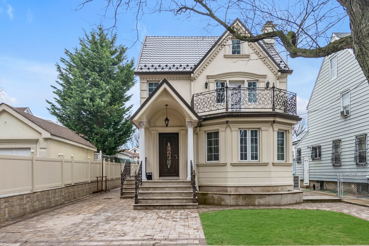 Photo - 63-48 Carlton St (Queens, NY)