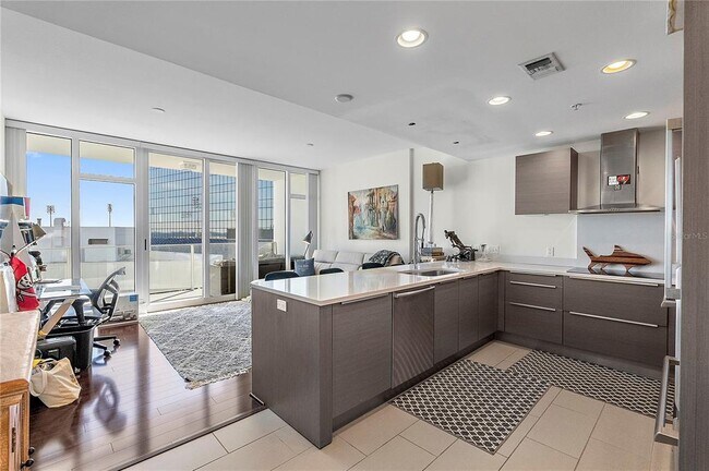 Photo - 175 1st St S Unidad 704