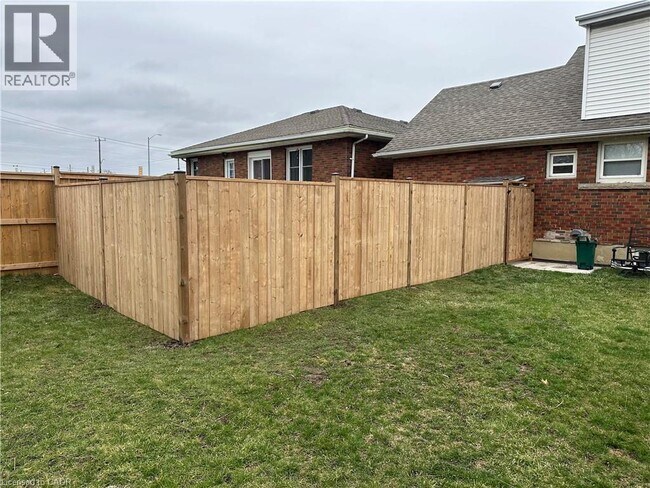 Photo - 450 Niagara St