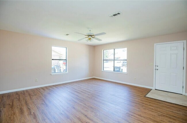 Photo - 2447 W Yvonne Dr