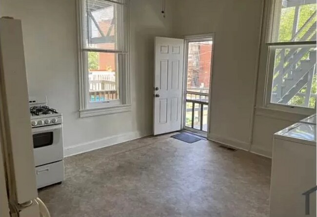 Photo - 221X Brookfield Ave Unidad 1