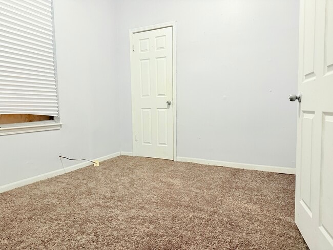 Photo - 1051 College St