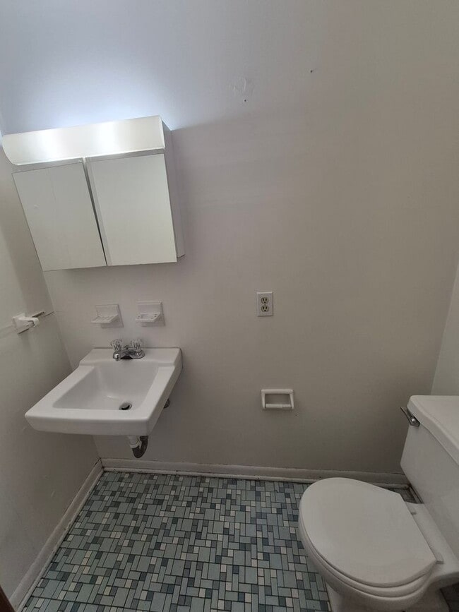 Photo - 226 E Chestnut St Unit 226 E Chestnut St Back Apt