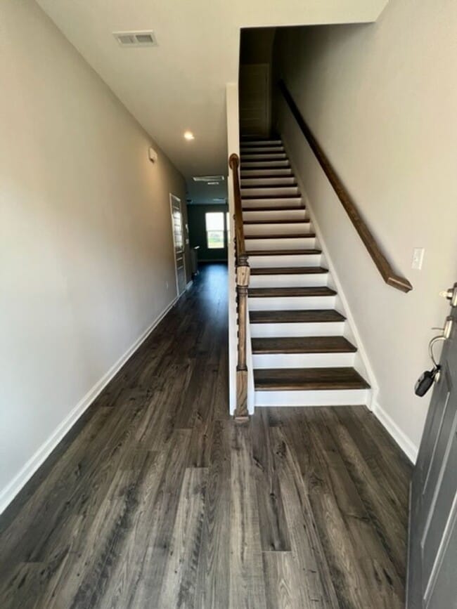 Photo - 3 Bed 2.5 Bath Townhome, Minutes from I-24 & The Avenue!