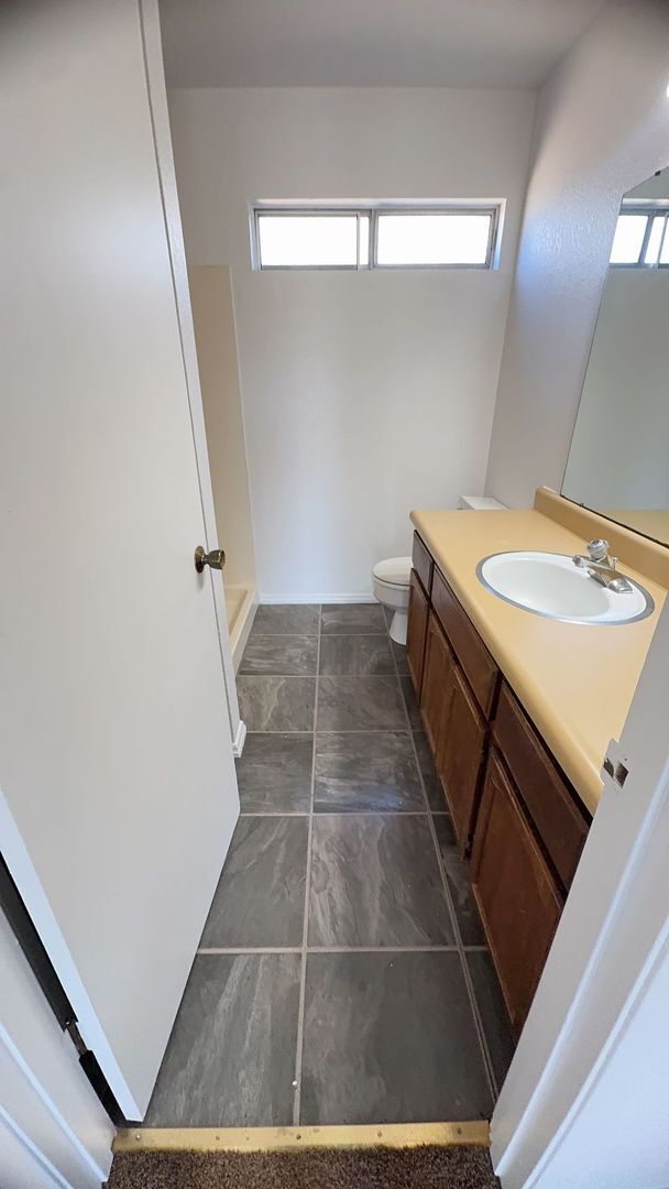 Photo - Experience the joy of lakeside living!