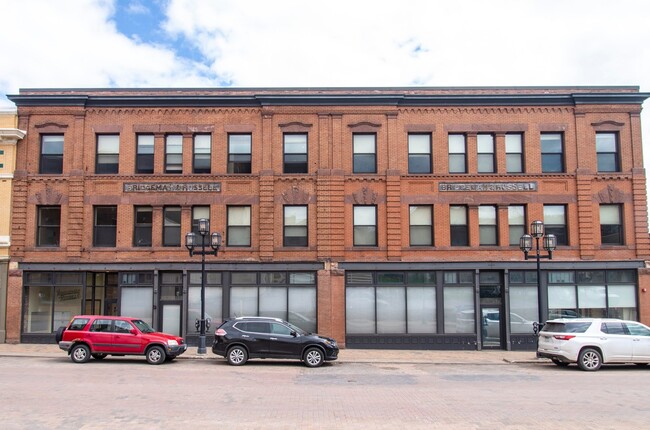 Building Photo - Bridgeman Russell Rental