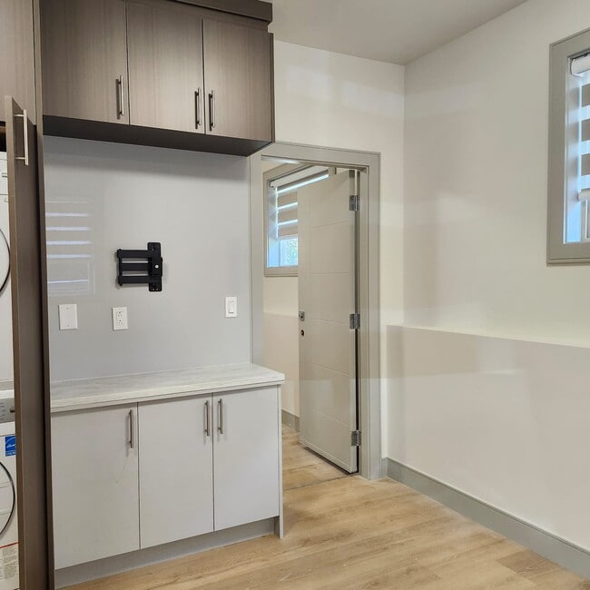 Photo - 1450 Fulton Av