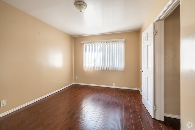 1BR, 1BA - 550SF - Bedroom