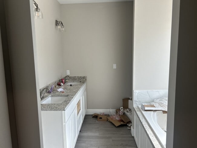 Photo - 332 Silverstone Cir