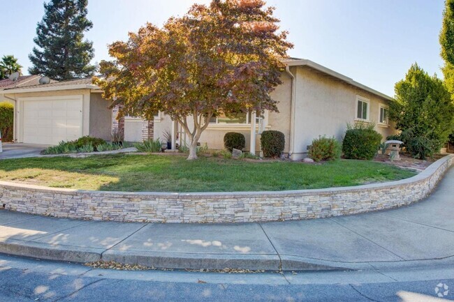 Building Photo - Three Bedroom Two\ Bathroom Family Home