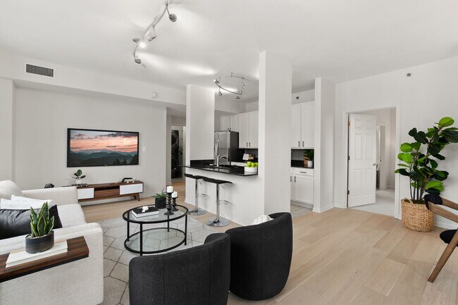 Photo - 400 W Ontario St