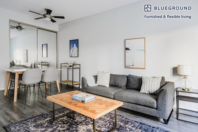 Photo - 747 Gayley Ave Apartamento Unidad FL3-ID1269